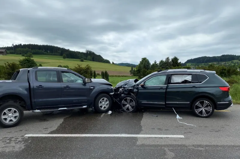 Busswil TG – 5 Personen bei Frontalkollision verletzt
