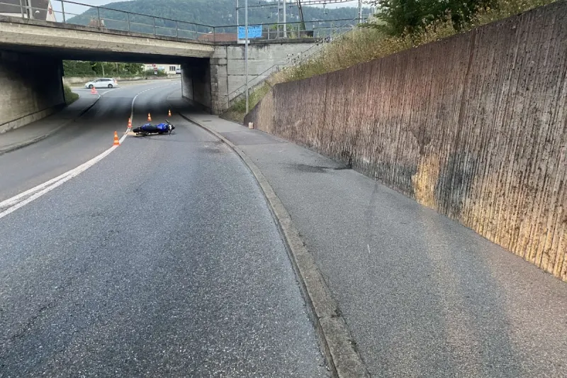 Komischer Verkehrsunfall in Aarburg AG  - Mit Motorrad verunfallt und dann zu Fuss davon!