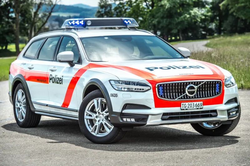 Kümmertshausen TG – Mann von eigenem Auto eingeklemmt