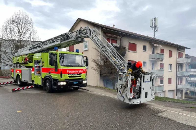 Effretikon ZH - Evakuierung von Mehrfamilienhaus wegen Wohnungsbrand