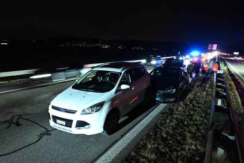 Benken SG – Fünf Autos in Auffahrunfall verwickelt