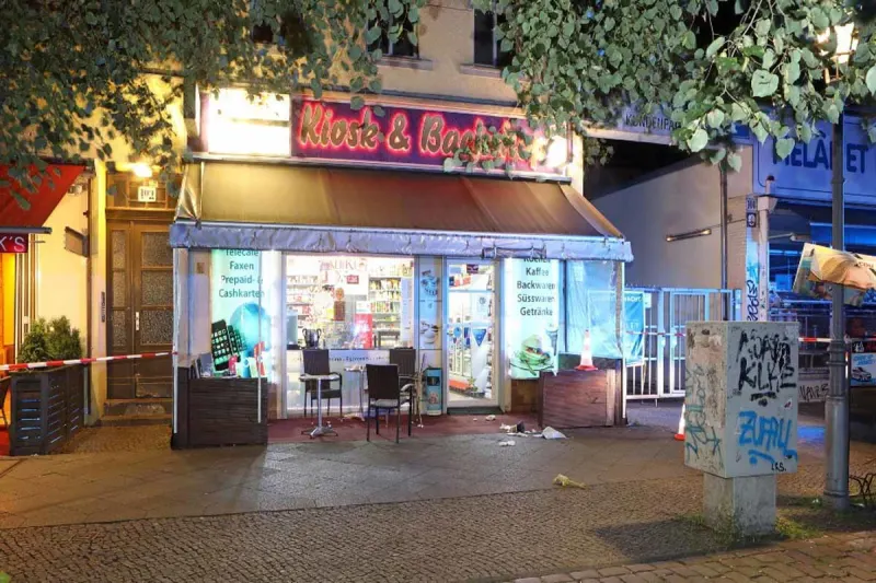 Berlin - Stammgast des Backshops durch mehrere Schüsse getötet