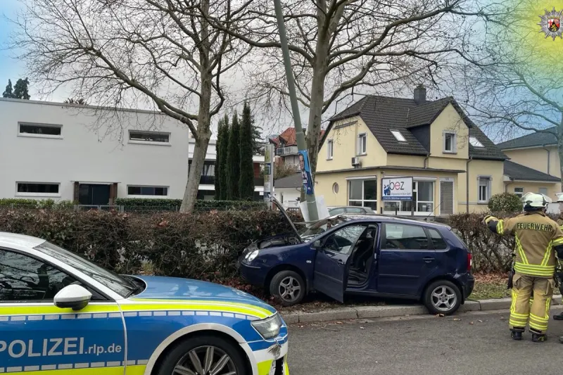 Kaiserslautern – Kollision mit Streifenwagen bei Fahrerflucht