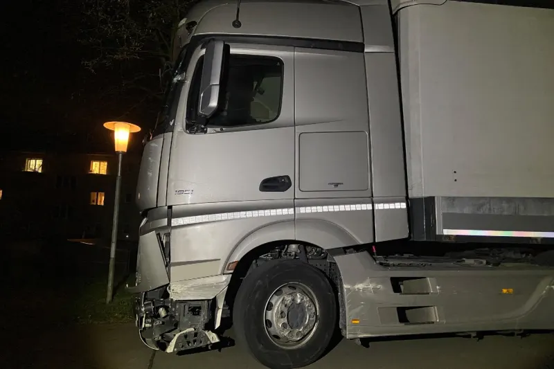 Dietwil (AG) - Übermüdeter Chauffeur prallt in Leitplanke und fühlt sich unwohl