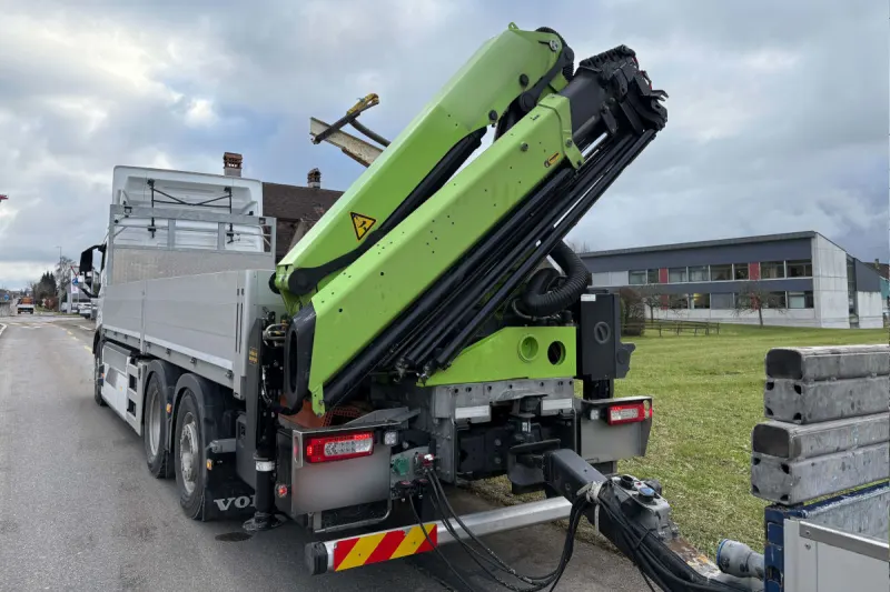 Unfall in Siegershausen TG – Lastwagen reisst Fahrleitung ab