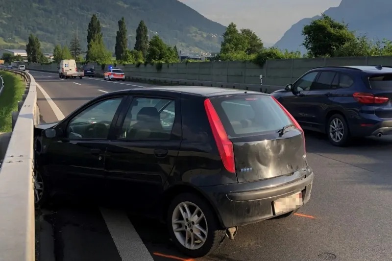 Verkehrsunfall in Zizers GR - Fahrunfähig auf Sattelmotorfahrzeug aufgefahren
