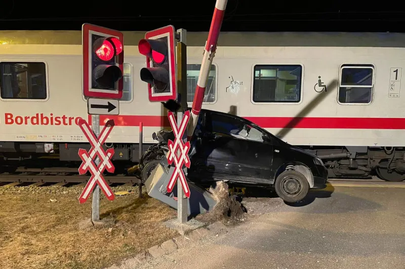 Eben – Kollision am beschranken Bahnübergang