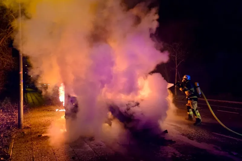 Essen NW – Kleintransporter bei Brand zerstört