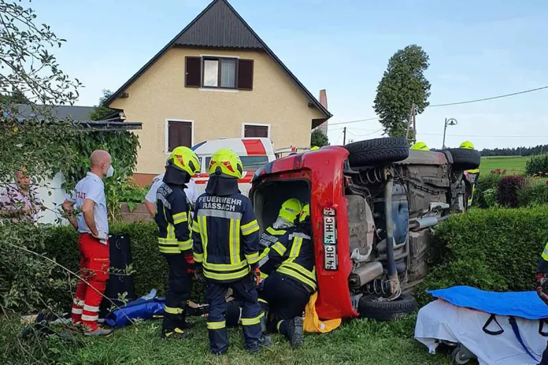 Rassach – Von der Straße abgekommen und im Blumenbeet gelandet