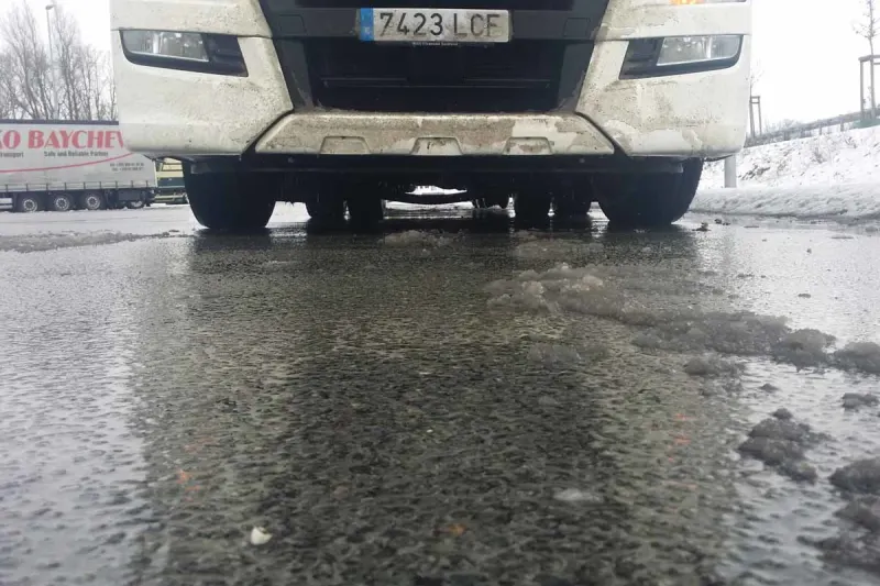 Jalmer Moor - Beschädigter Lastwagen auf der Autobahn unterwegs!