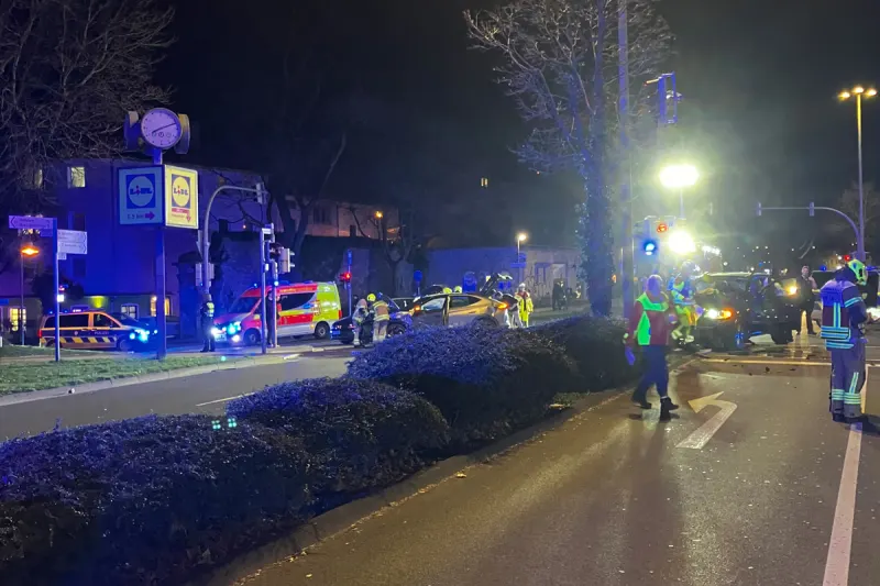 Paderborn – Acht Menschen bei Unfall an Kreuzung verletzt