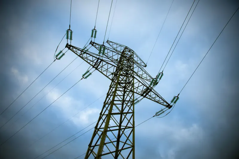 Berlin – Zehntausende Haushalte ohne Strom nach Brandanschlag
