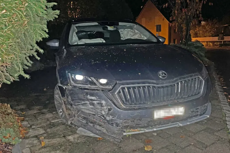 St.Margarethen TG - Alkoholisierter Autofahrer prallt gegen eine Mauer