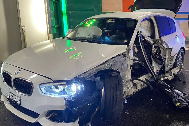 Arisdorf BL - BMW gerät auf Gegenfahrbahn und verursacht Verkehrsunfall mit Lieferwagen
