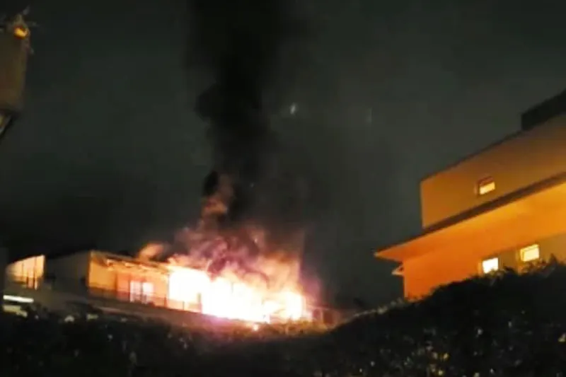 Bischofshofen - Teelichter sorgt für großen Balkonbrand - Nachbar verletzt