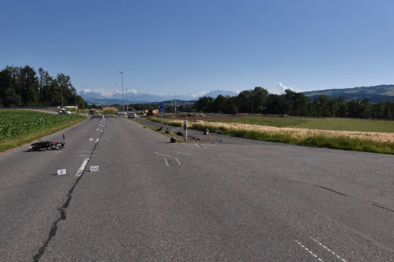 Ottenbach ZH – Kollision zwischen Mofa und Auto fordert Schwerverletzten