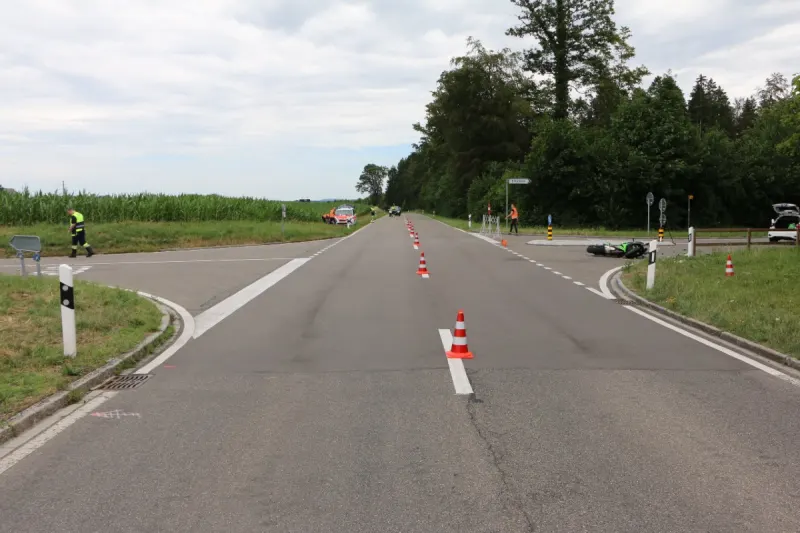 Brütten ZH - Motorradfahrer nach Unfall schwer verletzt