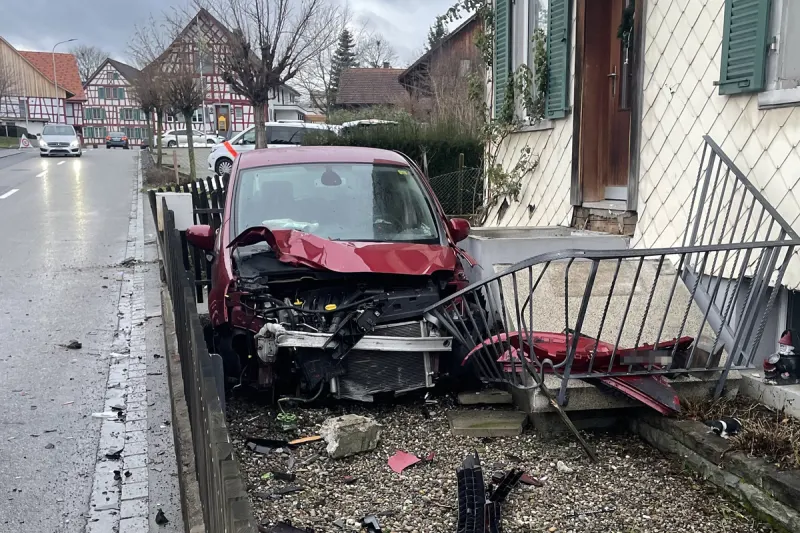 Lengwil TG - Verunfallt und auf dem Treppenaufgang eines Hauses gelandet 
