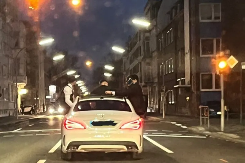 Wilhelmshaven NI - Hochzeitskonvoi verhält sich ordnungswidrig und rücksichtlos