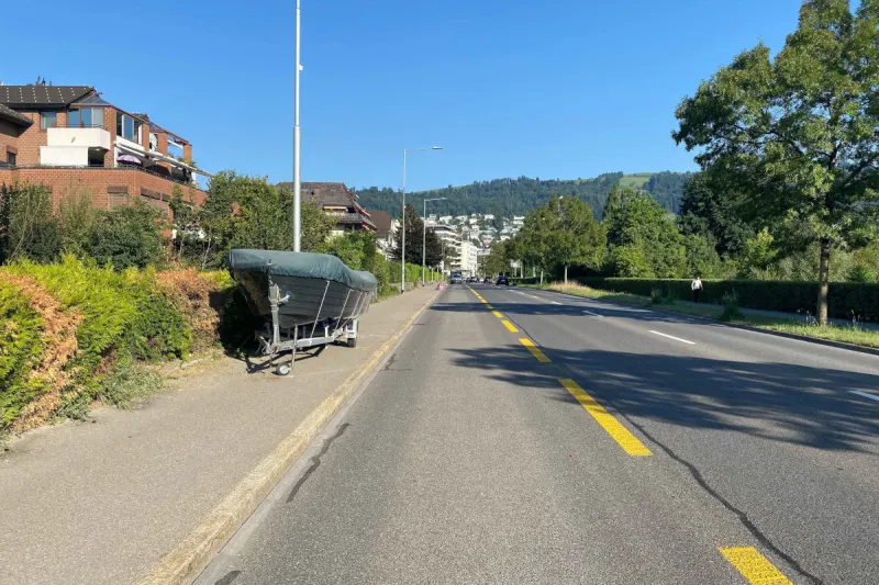 Zug ZG – Bootsanhänger löst sich während der Fahrt