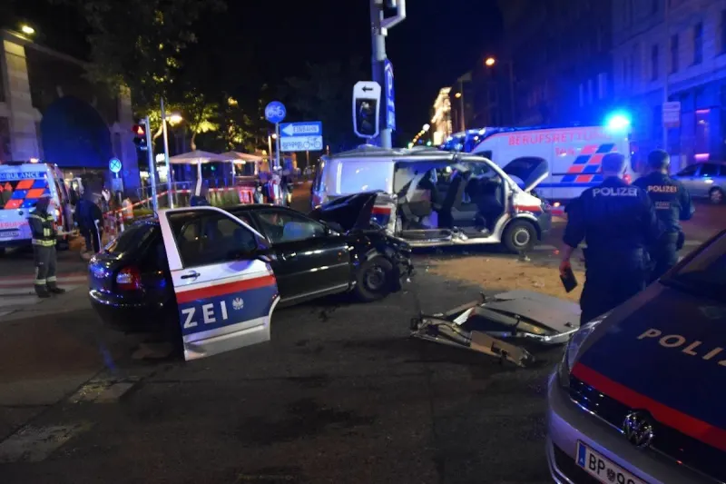 Wien – Auto kracht in Streifenwagen