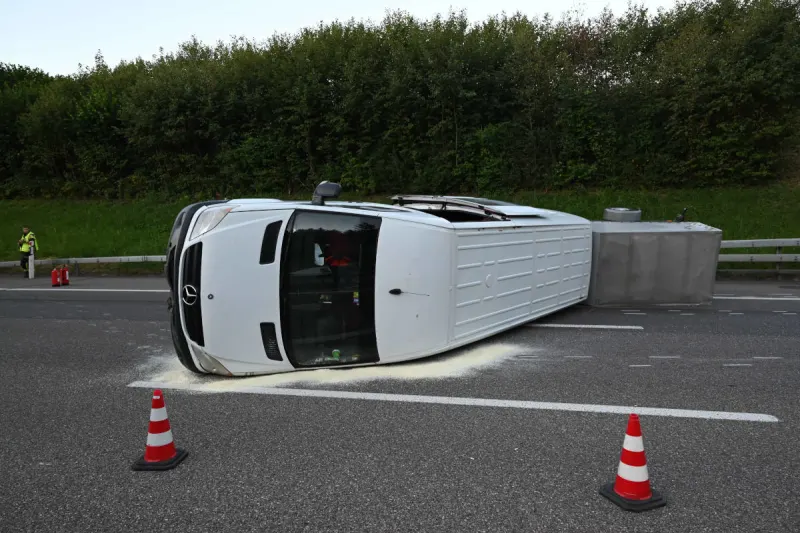 A1 Oberbüren SG – Kleinbus mit acht Insassen verunfallt