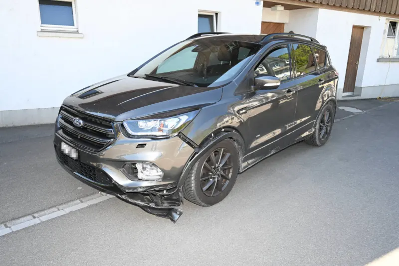 Berneck SG – Motorrad prallt gegen Auto