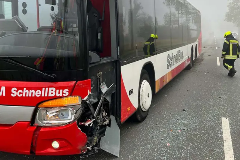 Altenberge NW – Zwei Verletzte bei Unfall von Pkw mit Bus