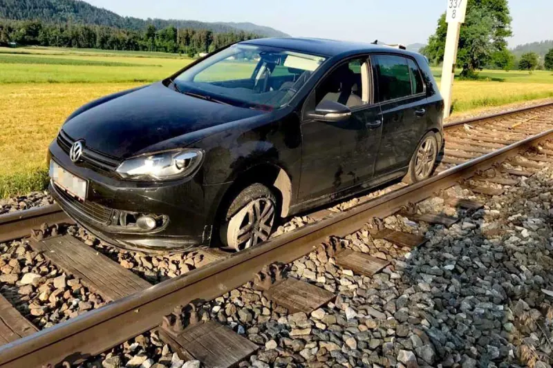 Glanegg - Betrunken mit Pkw auf Bahngleise gefahren