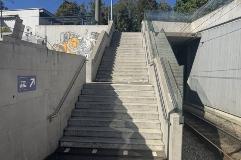 St.Gallen SG – Teenager stürzt mit Velo Treppe hinunter