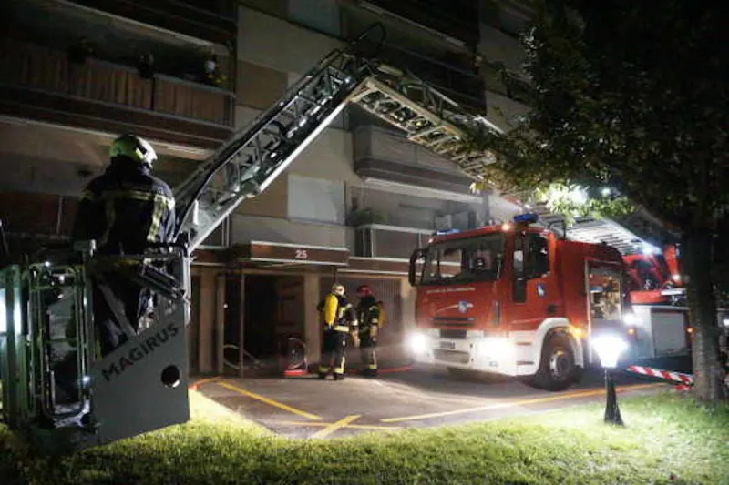 Marly FR – Starke Rauchentwicklung in einem Gebäude – Evakuierung der Bewohner