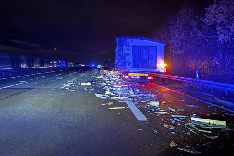 A2 Braunschweig NI – Schwerer Unfall von drei Lkw und zwei Pkw