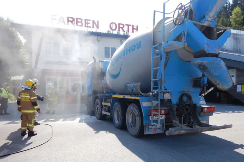 Saalfelden - Betonmischer geriet in Brand