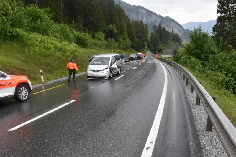 Flims GR – Verkehrsunfall mit vier beteiligten Personenwagen