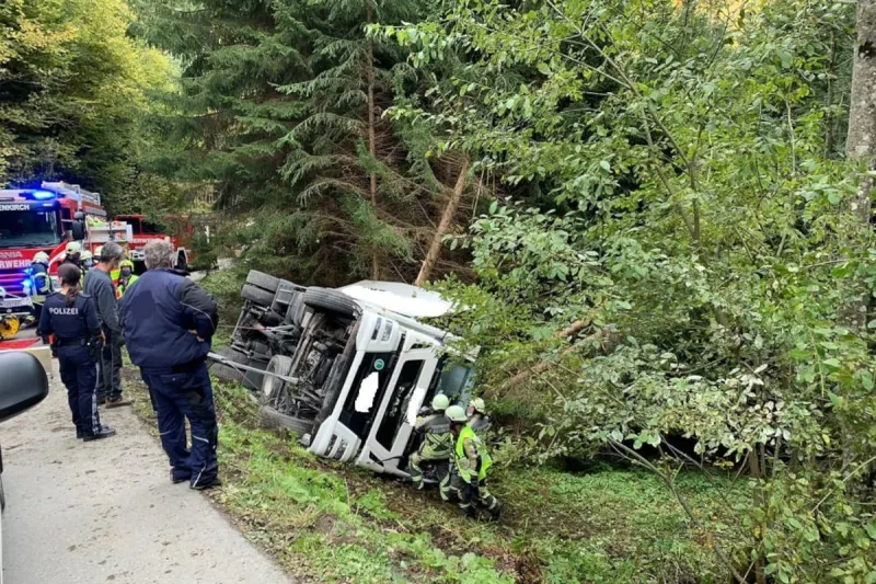 St. Gallenkirch V – Lastwagen stürzt Abhang hinab