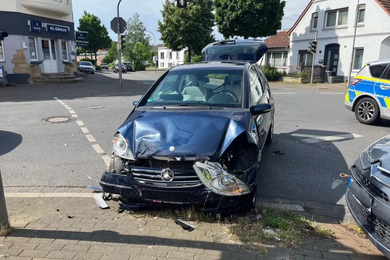 Herford NW - Ohne Führerschein und alkoholisiert verunfallt 