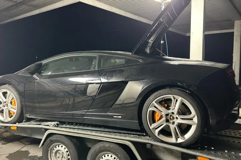 A8 Ulm BW – Zoll stellt Luxusauto sicher