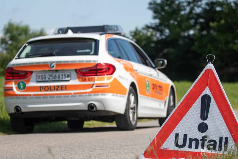 Wil SG – Auto erfasst Fussgängerin auf Parkplatz