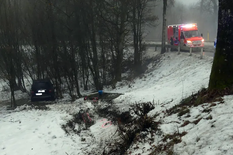 Gummersbach – Fahrer nach Unfall mit Mercedes schwer verletzt