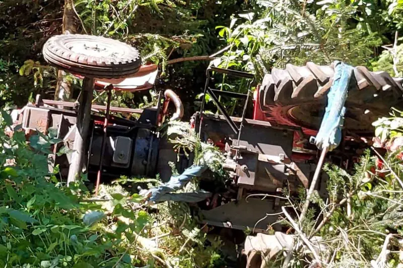 Judenburg - Mann stundenlang unter abgestürztem Traktor eingeklemmt