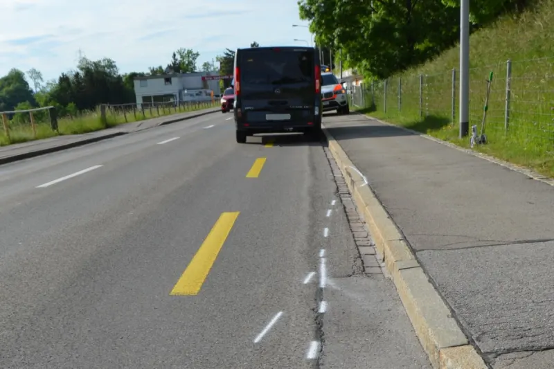 Herisau AR - Streifkollision zwischen Auto und Kleinbus