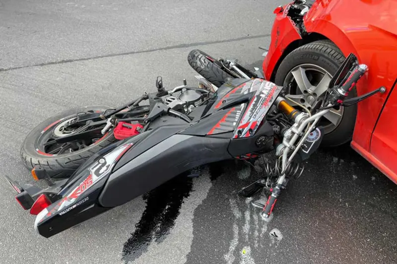 Ennsdorf - Moped krachte in PKW