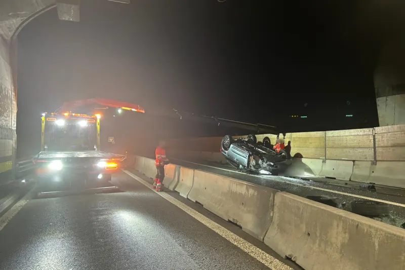 A2 Göschenen UR – Bei  Gotthardtunnel mit Aufpralldämpfer kollidiert und überschlagen