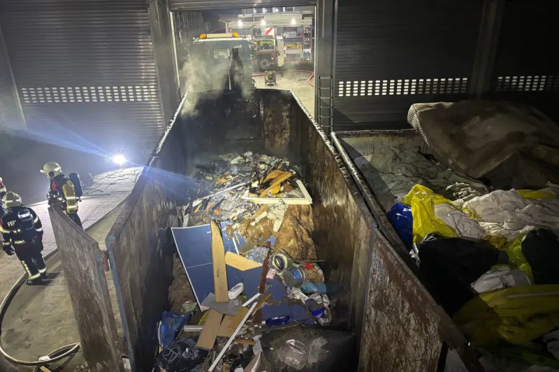 Affeltrangen TG –  Abfallmulde in Brand
