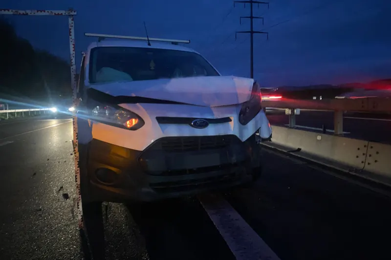A14 Rütihof ZG – Auffahrunfall zwischen zwei Lieferwagen