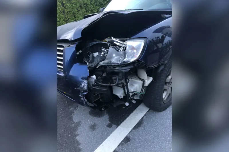 Stadt Glarus – In parkiertes Fahrzeug gekracht und abgehauen