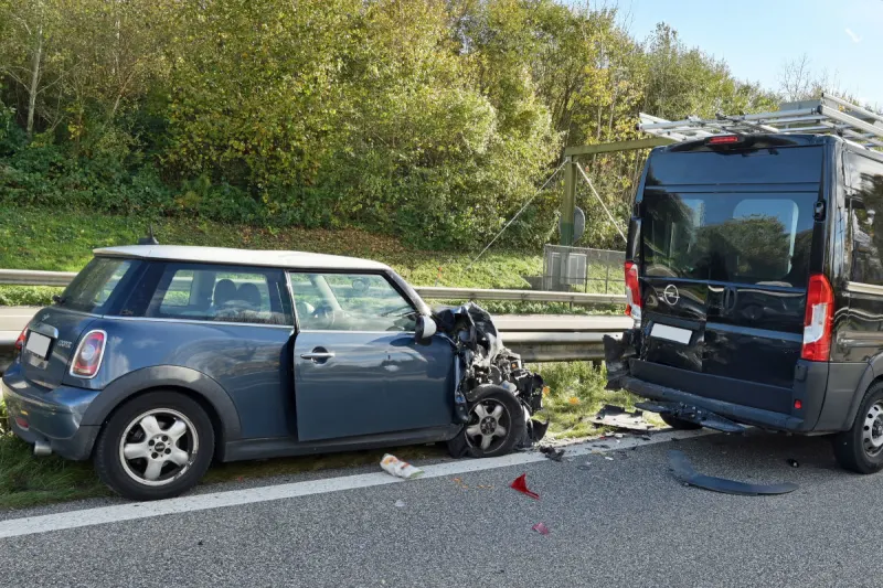 A14 Ebikon LU – Lenker flüchtet vor Polizei und verursacht Unfall