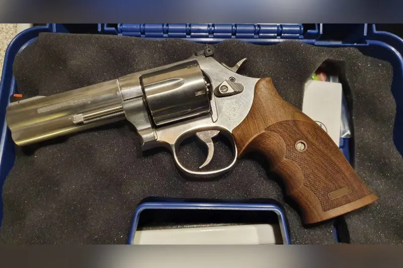 Wien – Seniorin mit Revolver löst Polizeieinsatz aus