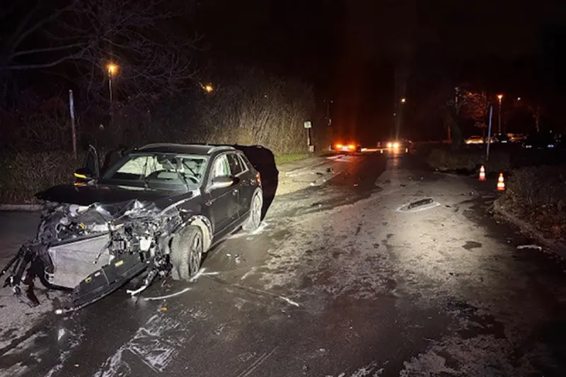 Iserlohn NW – Illegales Autorennen endet in Unfall