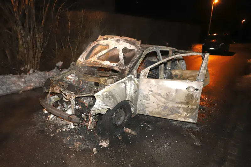 Niederurnen GL – Zigarette löst Fahrzeugbrand aus